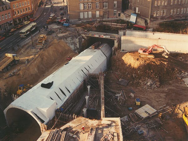 Avancement des travaux du tunnel Saint-Esprit entre 1988 et 1989.