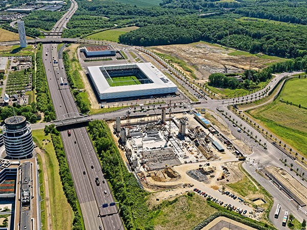 Since 2018: realization of several large-scale projects in the Cloche d´Or district, such as the bridge crossing the A6 motorway, the extension of Kockelscheuer boulevard, the national football & rugby stadium and the P + R car park with 2,000 spaces.